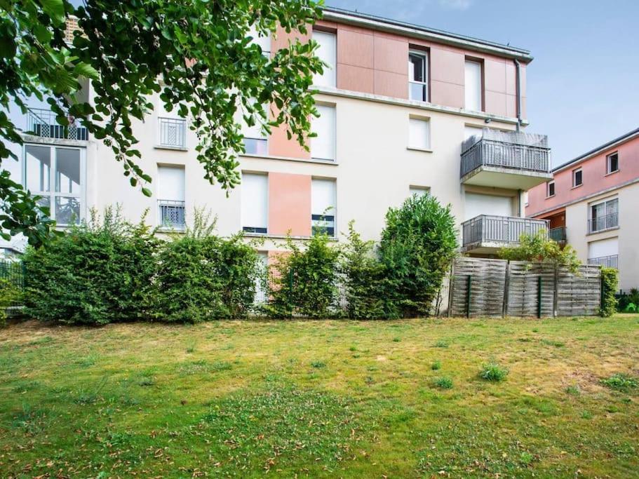 Les Paves De Prague - Appartement Pour 4 A 10 Minutes De Disneyland Paris Монтеврен Экстерьер фото